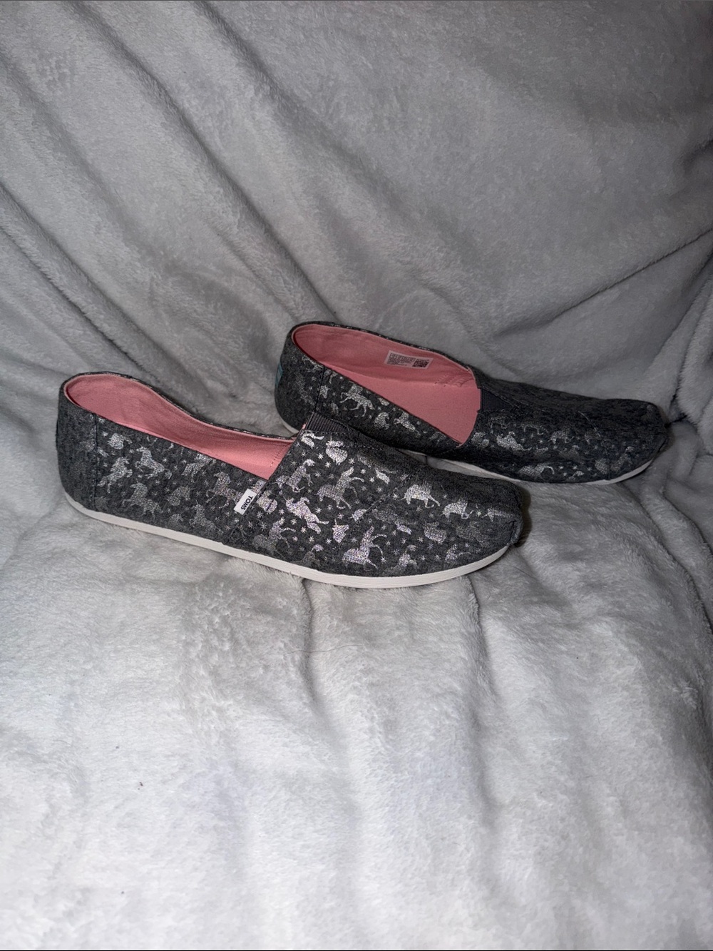 Toms Women's Black Patterned Slip-On Flats with Pink Lining